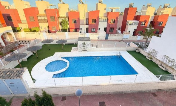 Resale - Terraced house / Townhouse - Torrevieja - Aguas Nuevas