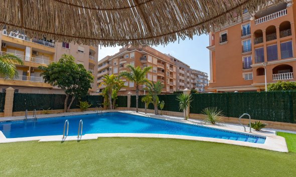 Resale - Apartment - Torrevieja - Aldea del mar