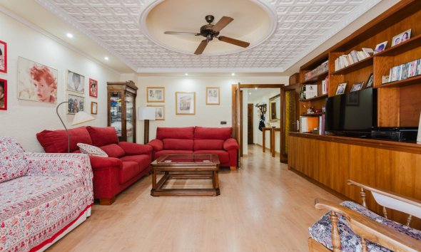 Resale - Apartment - Torrevieja - Playa del Acequión