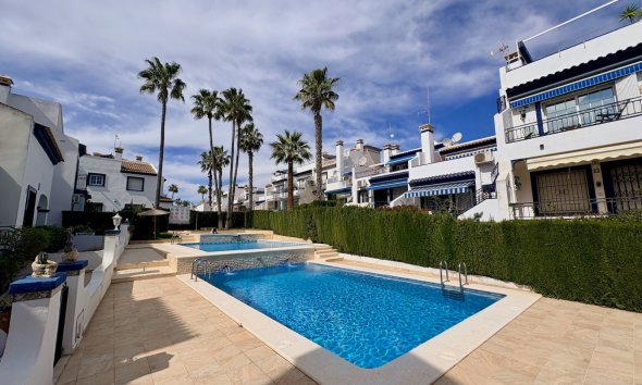 Resale - Villa - Orihuela - Villamartin