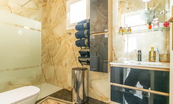 Resale - Villa - Torrevieja - Los Balcones - Los Altos del Edén