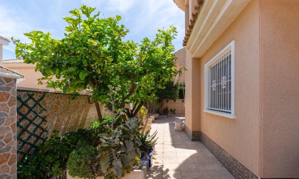 Resale - Villa - Torrevieja - Los Balcones - Los Altos del Edén