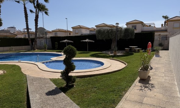Resale - Bungalow - Orihuela Costa - Villamartin
