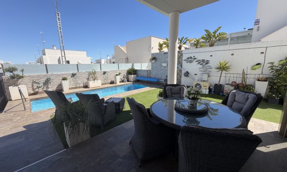 Resale - Villa - Orihuela Costa - Villamartin