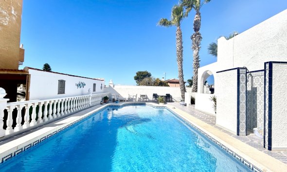 Resale - Villa - Orihuela Costa - Villamartin