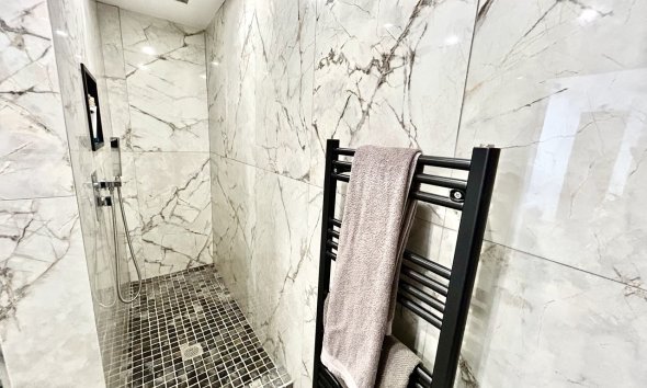 Reventa - Adosado - San Miguel de Salinas