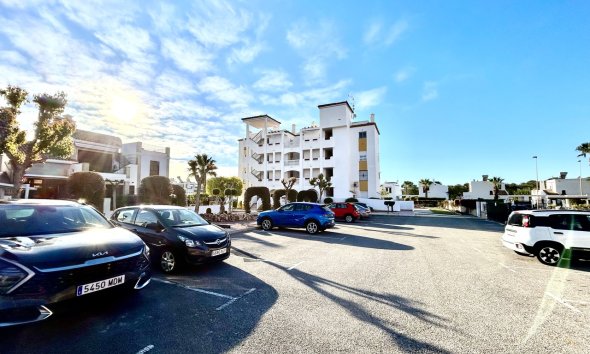 Resale - Apartment - Orihuela Costa - Villamartin
