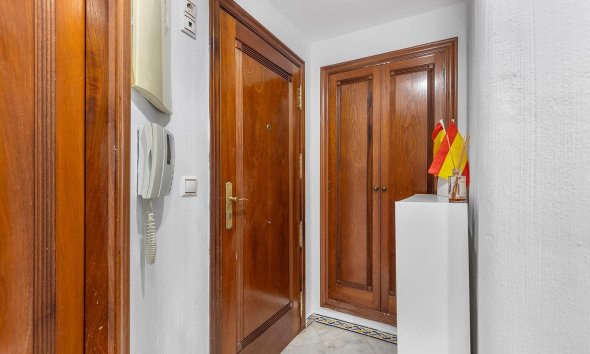 Resale - Apartment - Torrevieja - Playa de los locos
