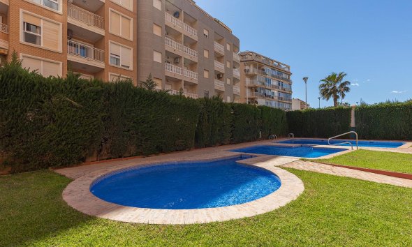 Resale - Apartment - Torrevieja - Playa de los locos