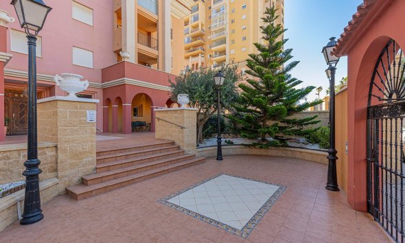 Resale - Apartment - Torrevieja - Playa de los locos