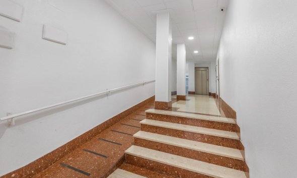 Resale - Apartment - Torrevieja - Centro - Muelle Pesquero