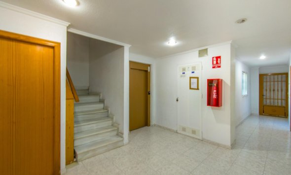 Resale - Apartment - Torrevieja - Estacion de autobuses