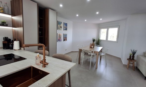 Resale - Apartment - Torrevieja - Playa Acequion