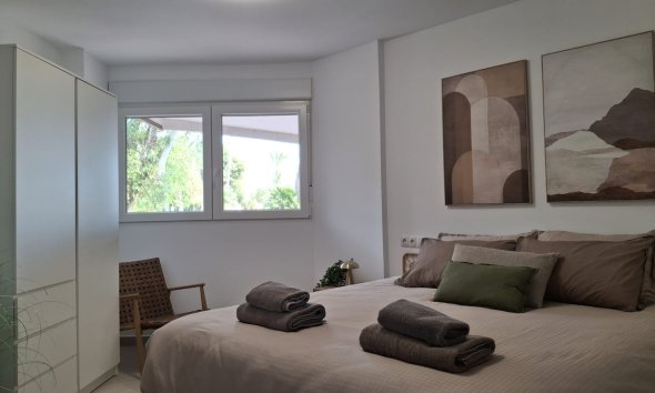 Resale - Apartment - Torrevieja - Playa Acequion