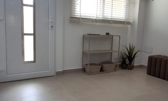 Resale - Apartment - Torrevieja - Playa Acequion