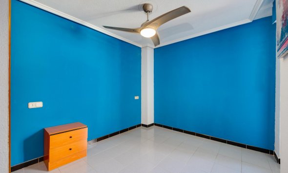 Resale - Apartment - Torrevieja - Playa de Los Locos-Curva del Palangre