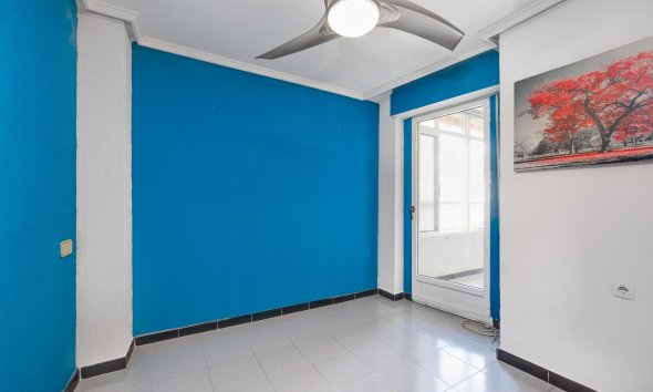 Resale - Apartment - Torrevieja - Playa de Los Locos-Curva del Palangre