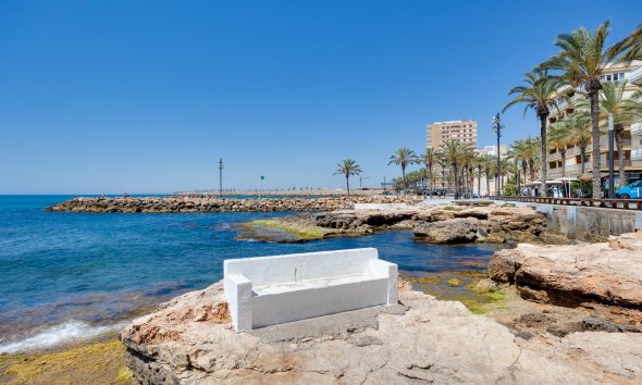 Resale - Apartment - Torrevieja - Playa de Los Locos-Curva del Palangre