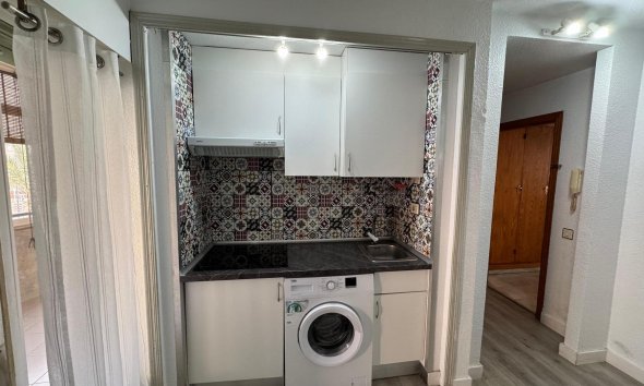 Resale - Apartment - Torrevieja - Playa de Los Locos-Curva del Palangre