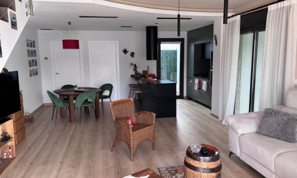 Resale - Villa - Los Montesinos - La Herada