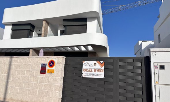 Resale - Villa - Los Montesinos - La Herada