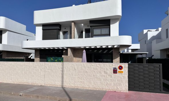 Resale - Villa - Los Montesinos - La Herada
