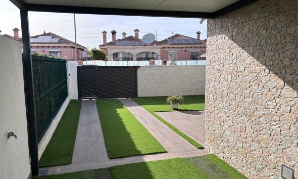 Resale - Villa - Los Montesinos - La Herada