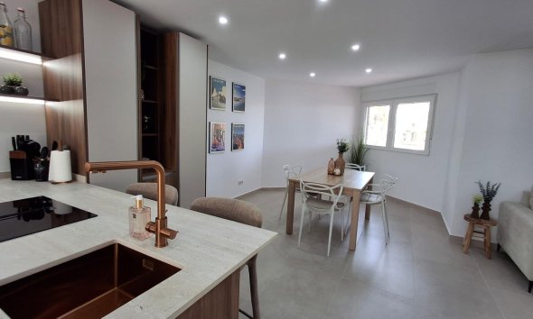 Resale - Apartment - Torrevieja - Acequion