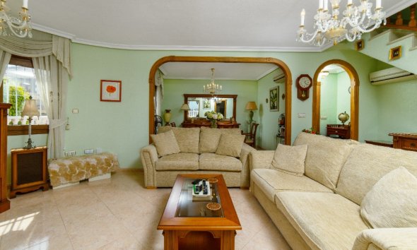 Resale - Villa - Torrevieja - Los Altos