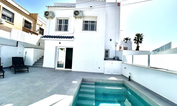 Resale - Villa - Orihuela Costa - Villamartin
