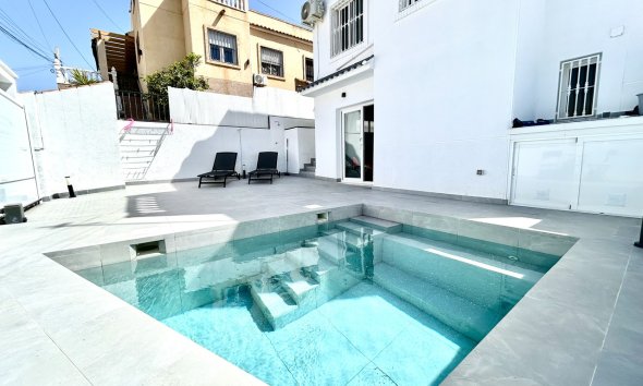 Resale - Villa - Orihuela Costa - Villamartin