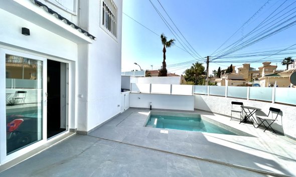 Resale - Villa - Orihuela Costa - Villamartin