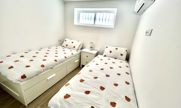 Resale - Villa - Orihuela Costa - Villamartin