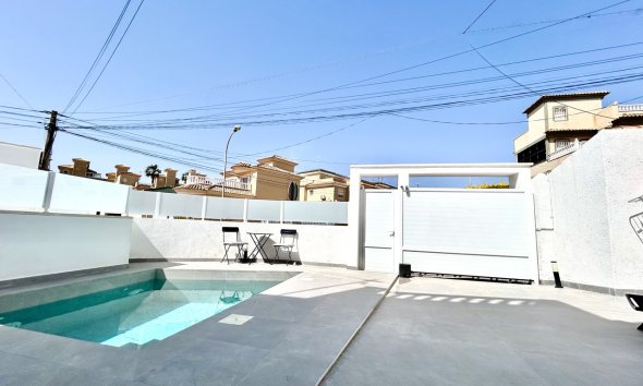 Resale - Villa - Orihuela Costa - Villamartin