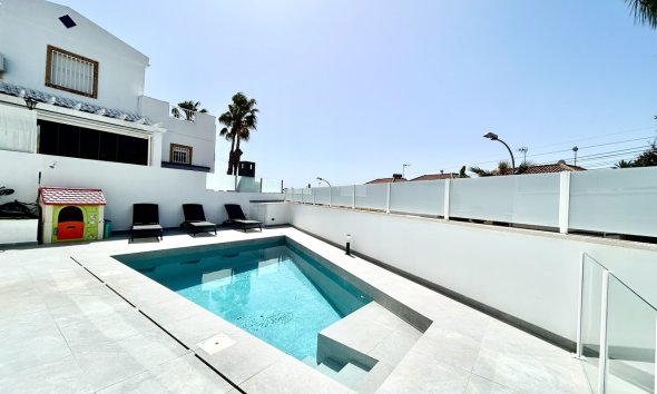 Resale - Villa - Orihuela Costa - Villamartin