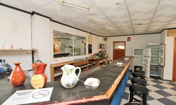 Resale - Commercial premises / Commercial unit / Retail space - Orihuela Costa - Villamartín