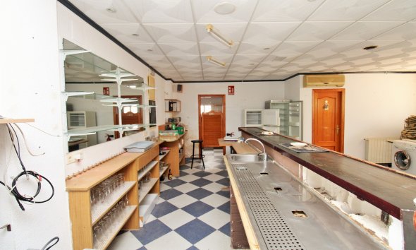 Resale - Commercial premises / Commercial unit / Retail space - Orihuela Costa - Villamartín