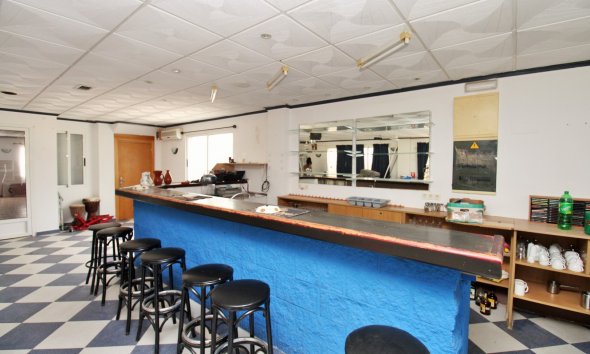 Resale - Commercial premises / Commercial unit / Retail space - Orihuela Costa - Villamartín