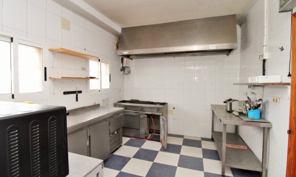 Resale - Commercial premises / Commercial unit / Retail space - Orihuela Costa - Villamartín