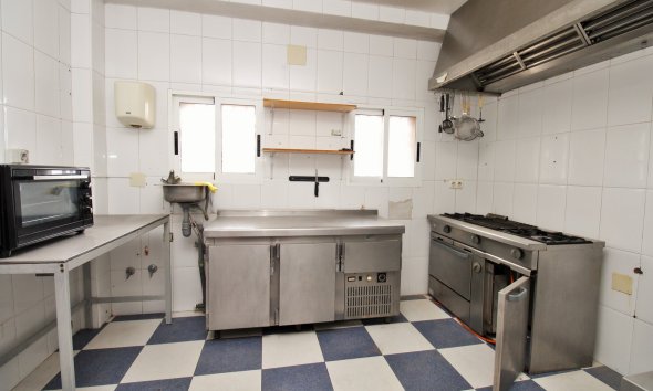 Resale - Commercial premises / Commercial unit / Retail space - Orihuela Costa - Villamartín