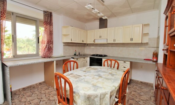 Resale - Commercial premises / Commercial unit / Retail space - Orihuela Costa - Villamartín