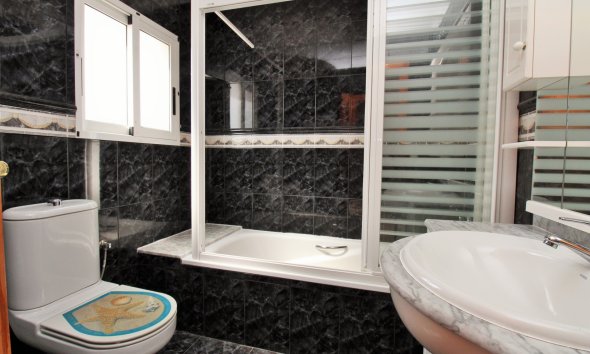 Resale - Commercial premises / Commercial unit / Retail space - Orihuela Costa - Villamartín