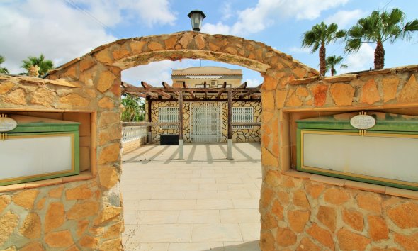 Resale - Commercial premises / Commercial unit / Retail space - Orihuela Costa - Villamartín