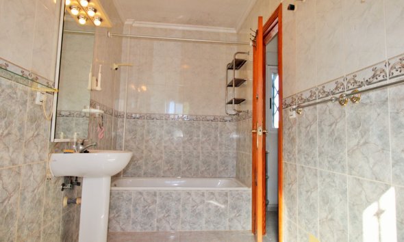 Resale - Terraced house / Townhouse - Orihuela Costa - Villamartín