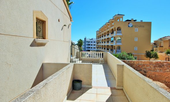 Resale - Terraced house / Townhouse - Orihuela Costa - Villamartín