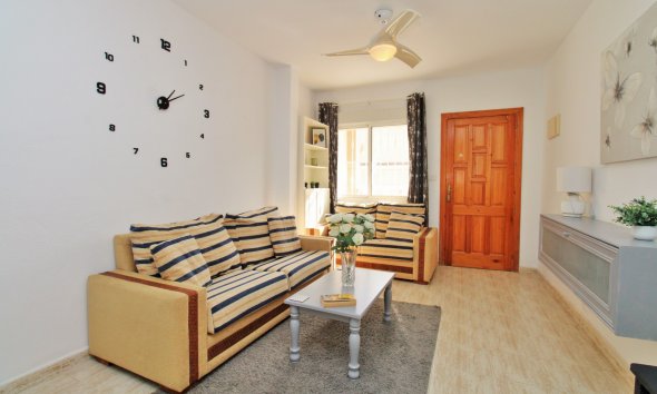 Resale - Apartment - Orihuela Costa - Villamartín