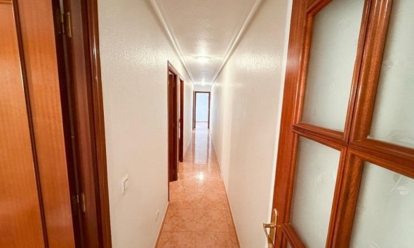 Resale - Apartment - Torrevieja - Playa del cura