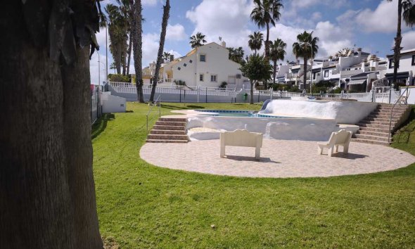 Resale - Bungalow - Orihuela Costa - La Rioja V