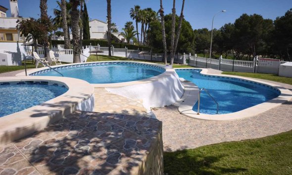 Resale - Bungalow - Orihuela Costa - La Rioja V
