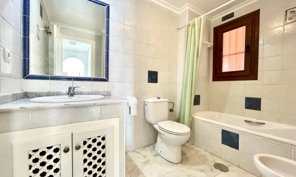 Resale - Apartment - Orihuela Costa - Villamartin